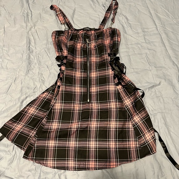 Dolls Kill Widow Charm School Dropout Plaid
Dress Pink XL NWT - Picture 4 of 6